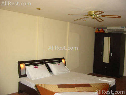 The Waterfront Hotel 3
